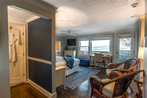 Cape Cod Bed And Breakfast Guest Rooms Falmouth Ma Oceanfront Bandb Lodging