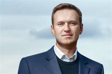 То, что жену навального на митинге сопровождал амбал в маске цвета украинского флага, говорит о многом. Навальный Алексей Анатольевич: биография, последние ...