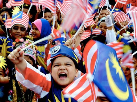Oleh itu, rakyat malaysia perlu sedar betapa pentingnya nilai patriotisme bagi memupuk semangat perpaduan yang. Semangat Patriotisme Dalam Kalangan Rakyat Malaysia Perlu ...