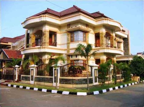 Hotman turut membawa asisten pribadinya. Gambar Rumah Klasik Mewah - PERFECTLYROTTEN