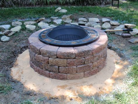 Build A Diy Backyard Fire Pit Fireplace Design Ideas