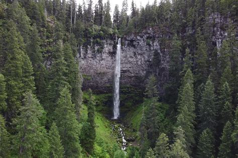 Watson Falls Hiking To The Towering Waterfall In Oregon Two Roaming
