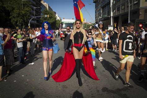 una mirada al mundo actual mundo día internacional del orgullo gay inunda las calles en