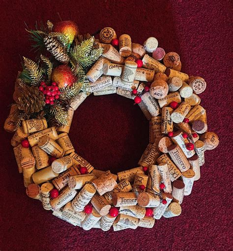 How To Make A Wine Cork Christmas Wreath Christmas Wreaths Wine