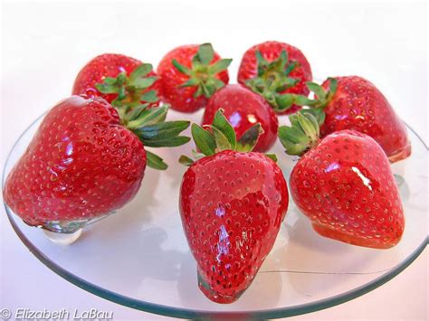 How To Make Glazed Strawberries With This Recipe