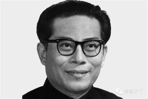 Too young too simple naive的来源. 红卫兵曾指责江泽民是资产阶级 江:无稽之谈(图) - 新闻 - 加拿大华人网 - 加拿大华人门户网站