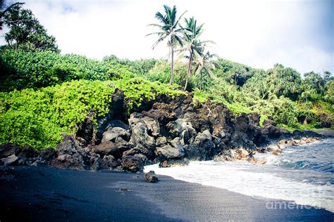 Waianapanapa Black Sand Beach Pailoa Bay Hana Maui Hawaii Photograph By
