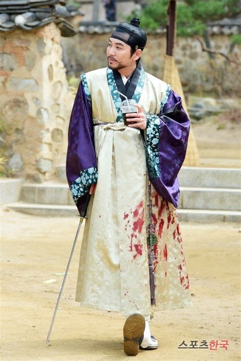 Born july 18, 1978) is a south korean actor. Handsome Joo Sang-wook Enjoys a Coffee in Historical Dress ...