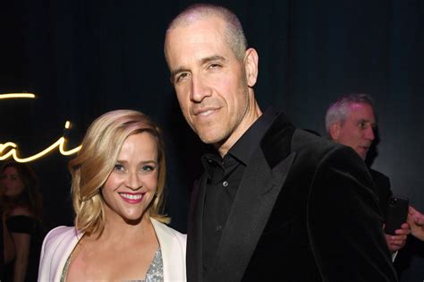 It S A Vulnerable Time Reese Witherspoon Opens Up On Jim Toth Divorce