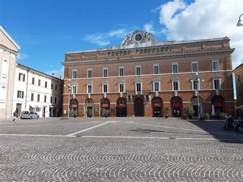 Andate a vedere la mostra a jesi che merita un sacco. JESI / Enrico Filonzi: «Obelisco in Piazza della ...