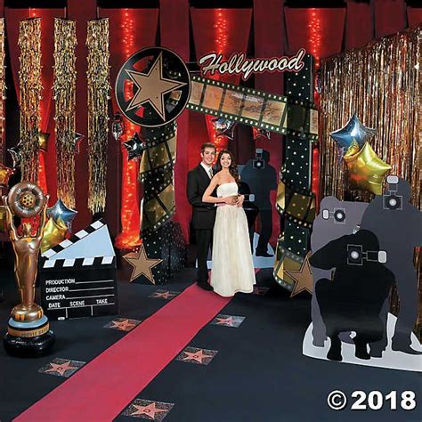 Movie Night Grand Decorating Kit 39 Pc Hollywood Party Theme