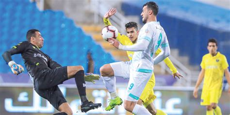 #الأه #الاهلي_lلهلال سؤال لو لعب الاهلي بهذه الروح ضد ضمك والتعاون القادسية 9 نقاط كانت كفيلة تتصدر بفارق 3 نقاط عن الهلال ولكن دايماً الاهلي يضيعها مع الفرق الاقل منه. الهلال يستقبل ضمك.. والعدالة يواجه الفتح.. والأهلي يلاقي ...