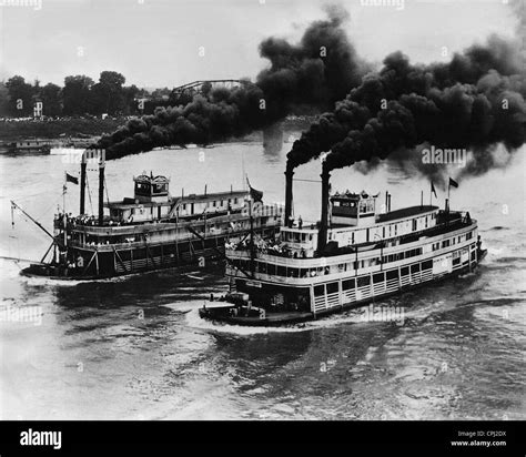 Race Of Two Steamboats On The Ohio River Near Cincinnati 1930 Stock