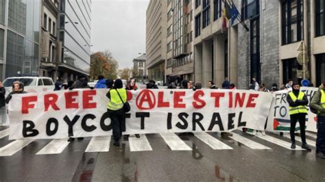 Une Action Sauvage En Soutien à La Palestine A Bloqué La Circulation Rue Belliard à Bruxelles