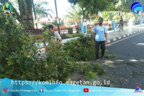 A signboard that informs the traffic rules in residential roads. Respon Cepat Dinas Perumahan dan Kawasan Permukiman ...