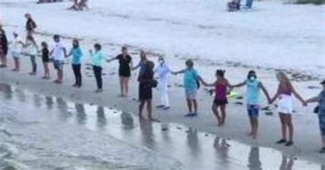 Many Hold Hands On Fla Beaches To Spotlight Toxic Algae Blooms Home WCBI TV Telling Your