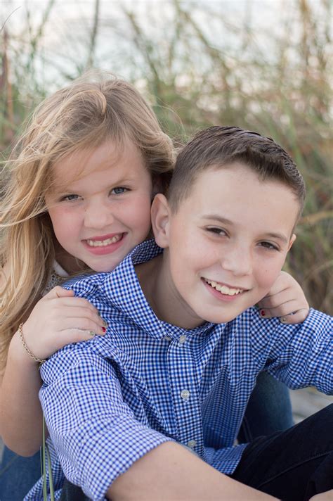 Sibling Photography Poses Sibling Photo Shoots Photo Poses Older Sibling Poses Sibling Beach