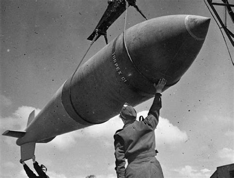 Datant De 1945 La Bombe De Plus De 5 Tonnes Découverte Dans Un Chenal