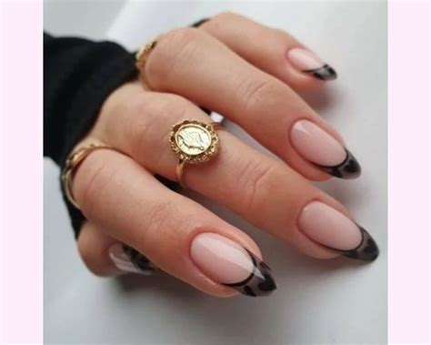 25 Stunning Almond Nail Designs And Ideas 2023 Fabbon