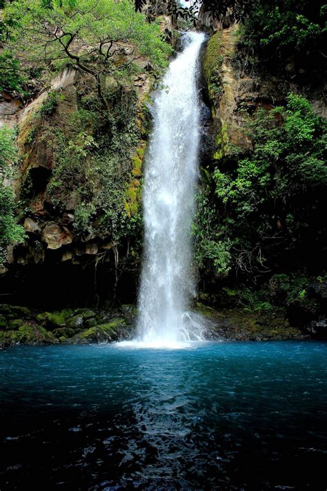 Cascada en el Parque Nacional Rincón de la Vieja Costa Rica Waterfall in Rincon de la Vieja