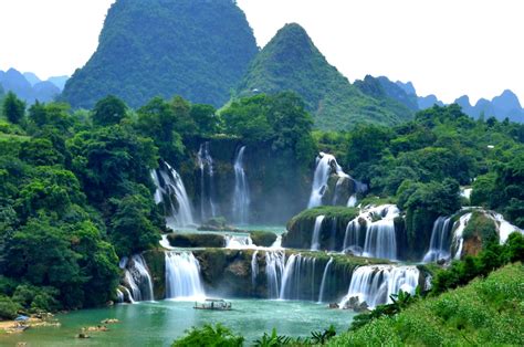 Detian Waterfall Chongzuo Guangxi China A Journey