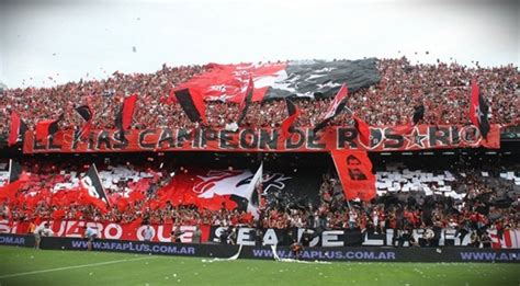 Calcio, amore e fede: la band argentina con un chiodo ...