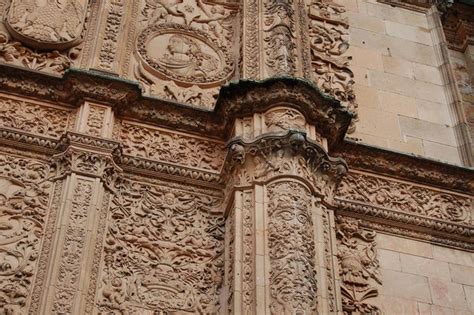 Guardar tour de día completo por descubre la historia local de salamanca desde uno de sus puntos más populares: La fachada de la Universidad de Salamanca y su enigmática rana