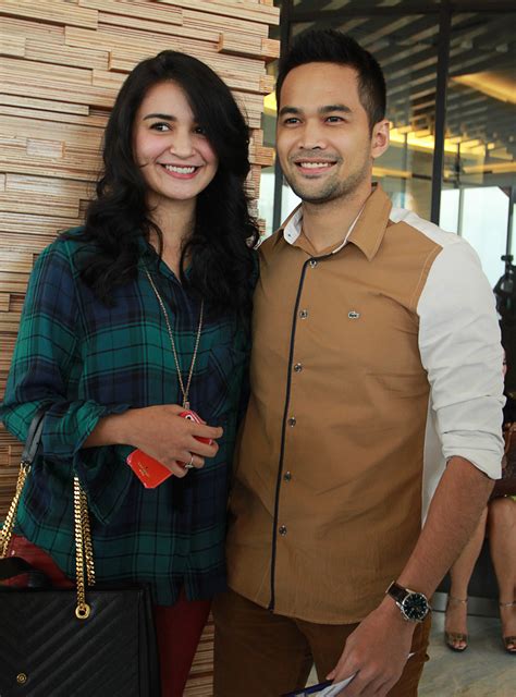 Hal itu terungkap dalam unggahan instagram pribadi teuku wisnu, kamis (3/6/2021). Teuku Wisnu Sudah Siapkan Nama Anak - KapanLagi.com