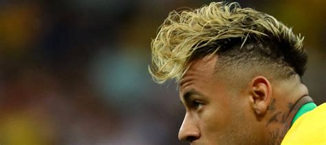 The top hair is held in place by a light application of the gel. Spott für WM-Frisur von Brasilien-Star Neymar gegen Schweiz