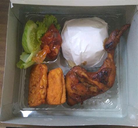 Nasi ayam woku dengan terong bakar: Download Gambar Nasi Box Ayam - Vina Gambar