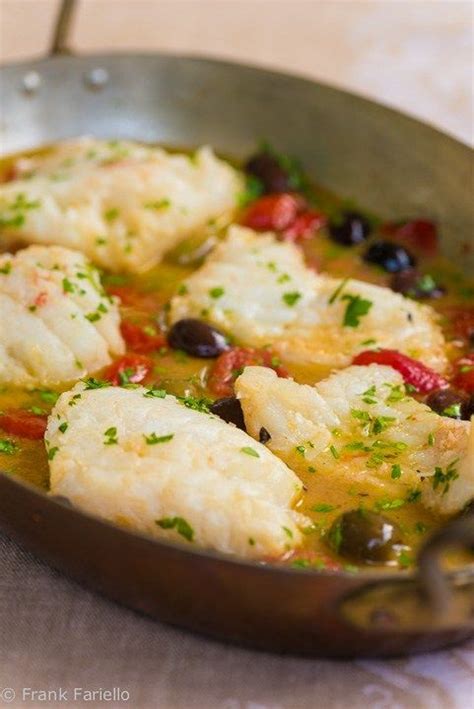 Si raccomanda, tuttavia, di non stracuocere il pesce: Pesce all'acqua pazza (Fish Poached in "Crazy Water ...