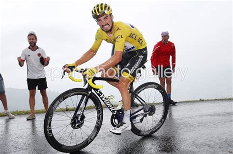 Julian alaphilippe wins tour de france stage 1! Julian Alaphilippe France Climbs Stage 15 Tour 2019 Images ...