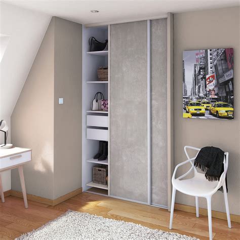Élégante, la porte de placard en mélaminé laqué blanc glisseo est idéale pour une installation sous combles. porte-de-placard-coulissante-effet-beton-spaceo-l-67-x-h ...