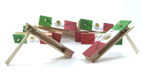 Se realizan con el propio cuerpo o con recursos fácilmente disponibles en la naturaleza. Matraca de madera 18 cm paquete de 10 pzs- Wiwi Fiestas de ...