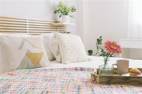 Karena kebanyakan orang indonesia adalah orang kelas menengah, jadi produsen membuat spring bed dengan model yang bagus dan harganya cukup terjangkau. Mencari Merk Spring Bed Bagus? Cek Ciri-Cirinya Sebelum ...