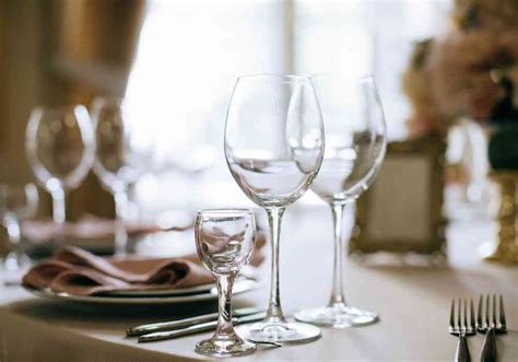 12 Tips For Glass Placement In Table Setting