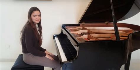 A Seulement 15 Ans Une Tunisienne Deuxième Meilleure Pianiste Au Monde