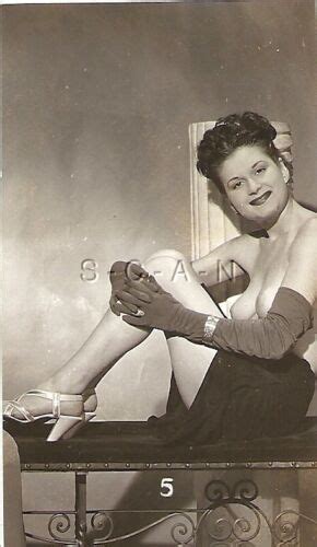 Org Vintage 1940s 50s Nude Sepia RP Brunette Glamour Lady Gloves
