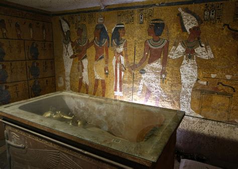 Nefertitis Tomb Tutankhamuns Mother May Be Buried In Secret Chamber