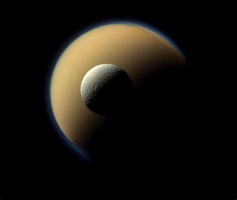 Rea Frente A Titan Nasa Saturn Space Exploration Space Probe