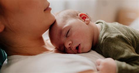 Erfahrungsberichte von eltern die eine ähnliche situation erlebt haben. Baby ins Bett bringen: Studie zeigt: Eltern verzichten ...
