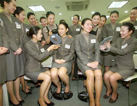 Do Sexy Flight Attendants Really Sell More Seats ~ World Stewardess Crews