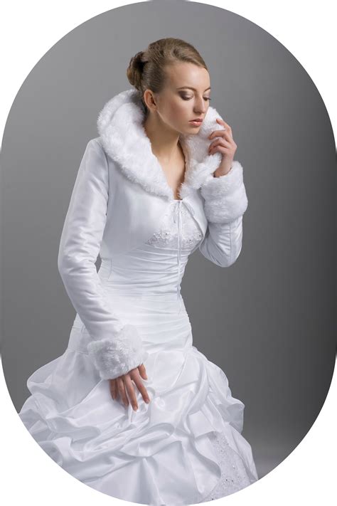 Wir verwenden cookies um unsere webseite nutzerfreundlicher zu gestalten und einen ordnungsgemäßen betrieb der seite zu gewährleisten. Winterbolero für die Braut / Brautjacke aus Taft zum ...
