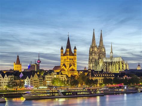 Wir sind ein junges, ruhiges ehepaar, 33 und 36 jahre alt. Städtetasse Köln und Fotokalender mit Bildern der Stadt