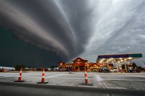 Breathtaking Snapshots Of Storms By Mike Hollingshead Storm Photography