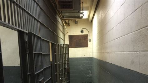 Woman Who Gave Birth Alone In Kentucky Jail Cell Gets 200k Settlement