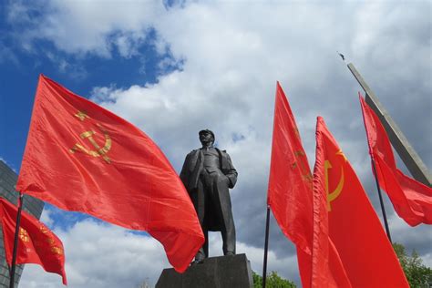 A birthday letter to the people's republic. Photos from Lenin's birthday celebration in Donetsk ...