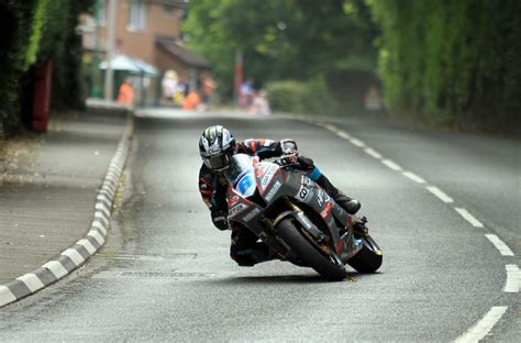 There is a much more detailed schedule here showing for each day the times for the qualifying and the racing and even when the roads will be closed. Michael Dunlop Wins Isle of Man TT Supersport Race 1 in ...