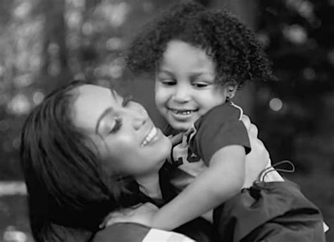 Queen Naija Shows Love To Her Little Prince In Mamas Hand Soulbounce