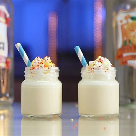 Serve 16 with these delicious apple pie bars! Mini Spiked Creamsicle Shakes | Recipe | Alcoholic drinks ...